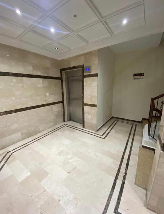 Appartement Elegant Et Climatise Au Centre Avec Terrasse - Proche Plage Et Attractions ! Tanger Exteriér fotografie